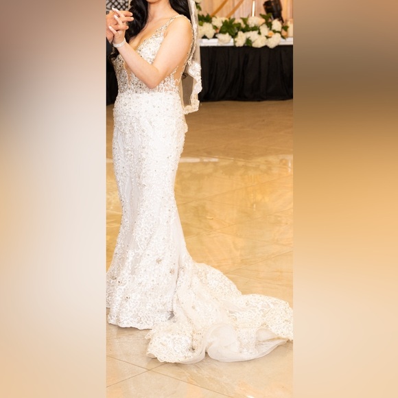 Swarovski Crystal diamond white wedding dress. - Picture 2 of 4